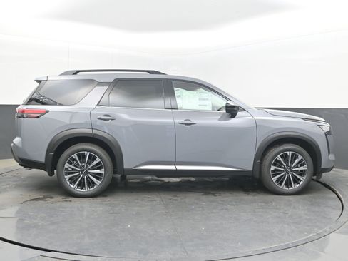 New 2026 Nissan Pathfinder Platinum FWD image 8