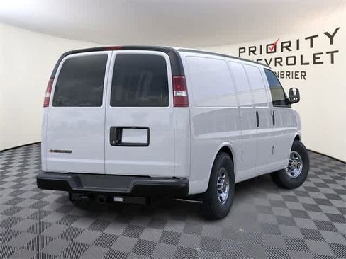 New 2025 Chevrolet Express 3500 image 4