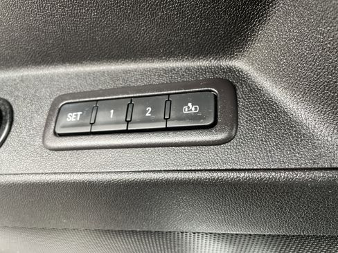 Used 2020 Chevrolet Equinox Premier image 40