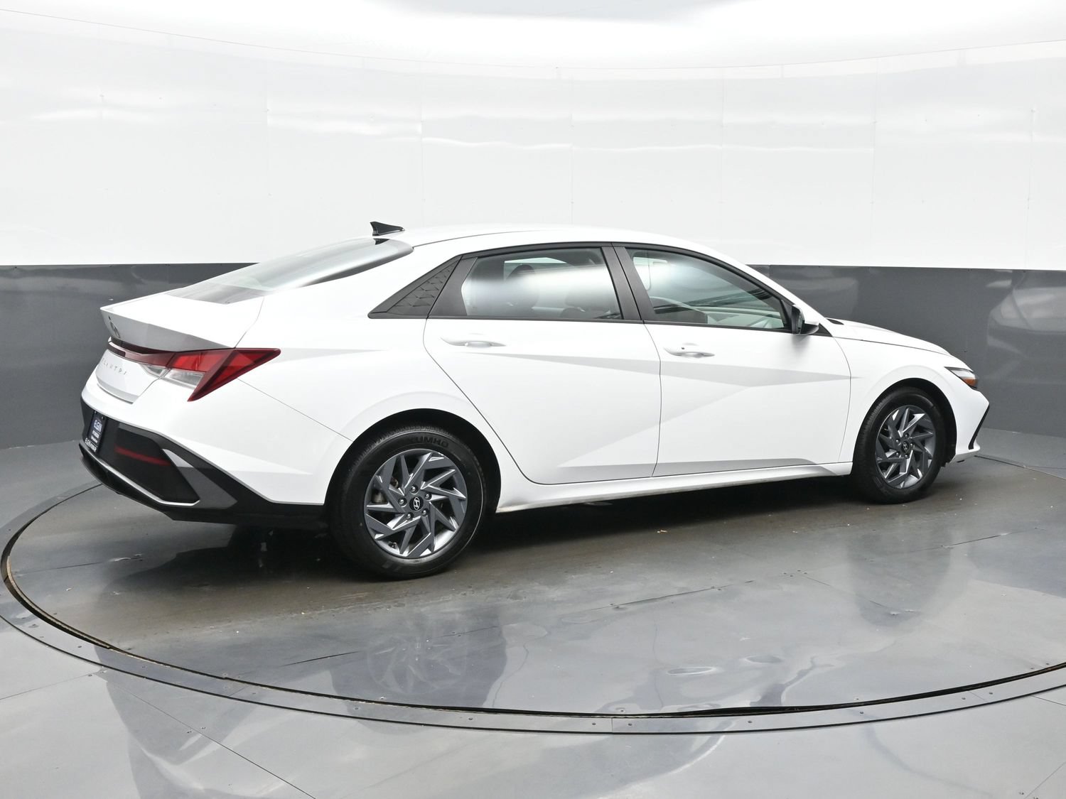 Certified 2024 Hyundai Elantra SEL FWD image 6