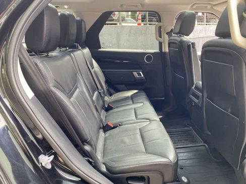 Used 2019 Land Rover Discovery SE AWD/4WD image 18