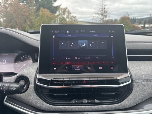 Used 2022 Jeep Compass Latitude w/ Convenience Group image 18