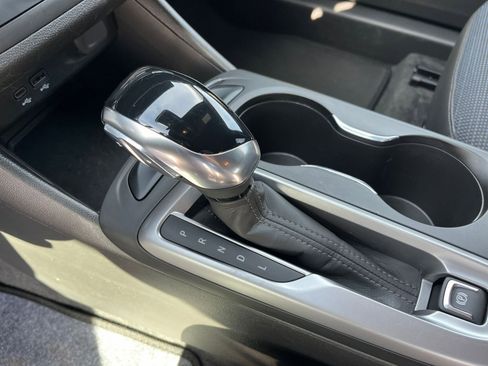 Used 2025 Buick Envista Preferred image 40