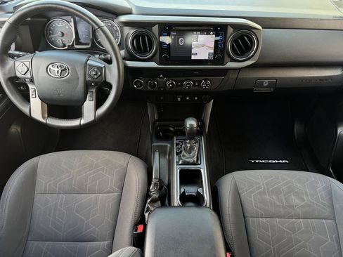 Used 2019 Toyota Tacoma TRD Off-Road AWD/4WD image 11