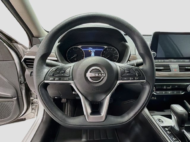 Used 2023 Nissan Altima 2.5 SV FWD image 10
