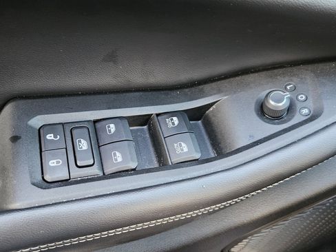 Used 2024 Jeep Grand Cherokee Laredo X image 32