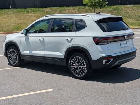 New 2026 Volkswagen Taos SE FWD image 6