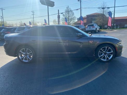 Used 2016 Dodge Charger R/T w/ Wheels & Tunes Group image 4