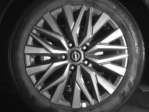 Used 2025 Nissan Altima 2.5 SV FWD image 12