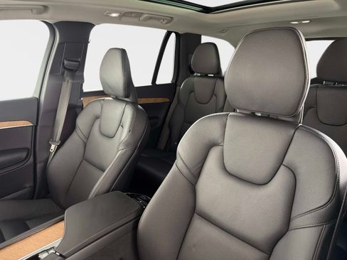 Used 2025 Volvo XC90 B6 Plus AWD/4WD image 39