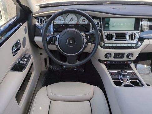 Used 2016 Rolls-Royce Ghost image 16