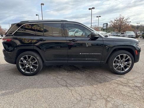 Used 2023 Jeep Grand Cherokee Laredo w/ Trailer Tow Prep Group (B) image 12