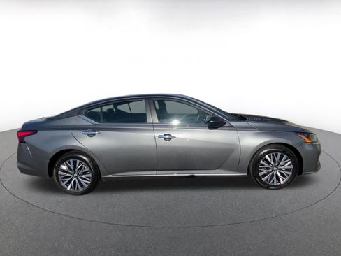 Used 2025 Nissan Altima 2.5 SV image 16