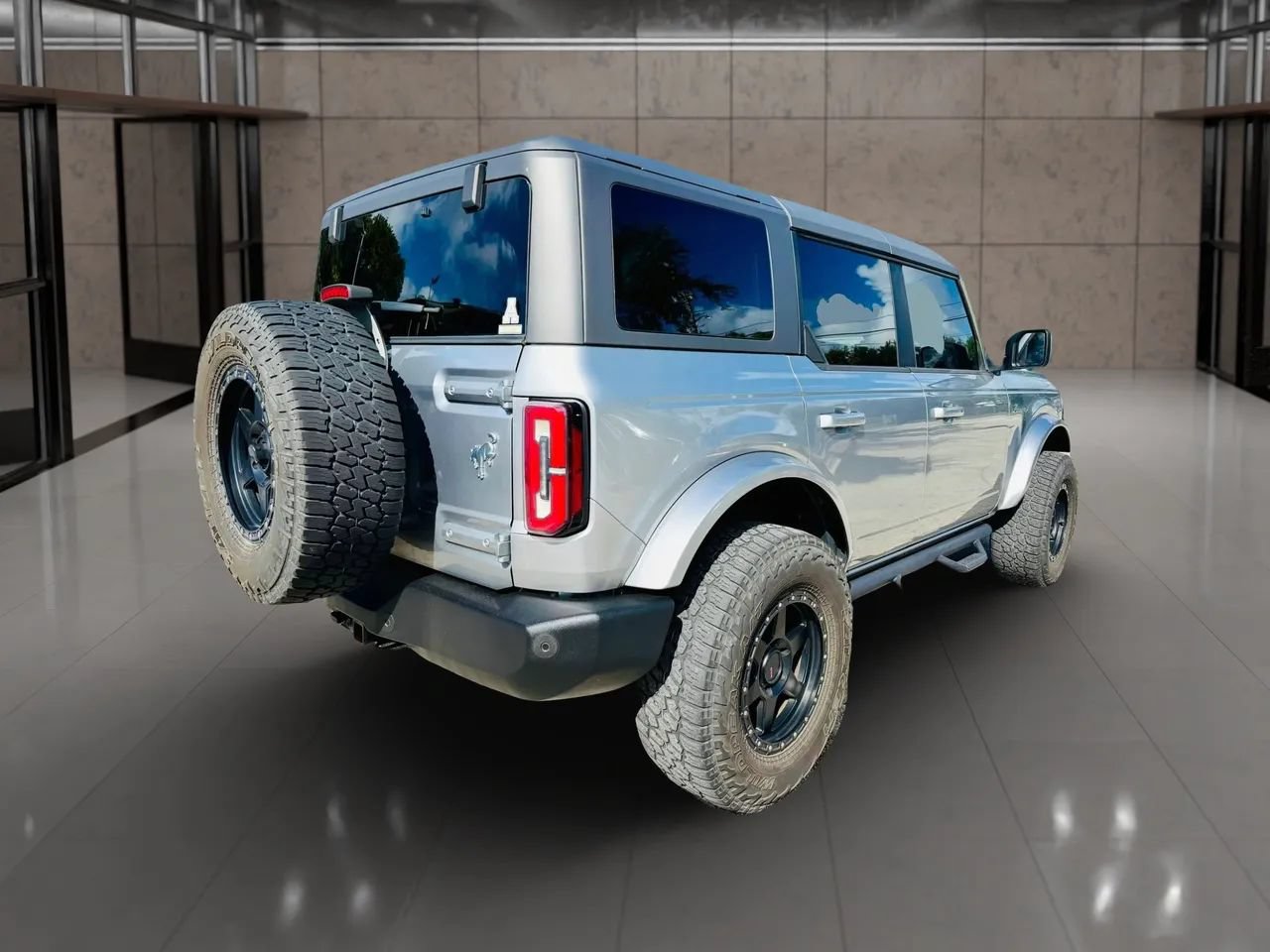 Used 2023 Ford Bronco Outer Banks AWD/4WD image 3