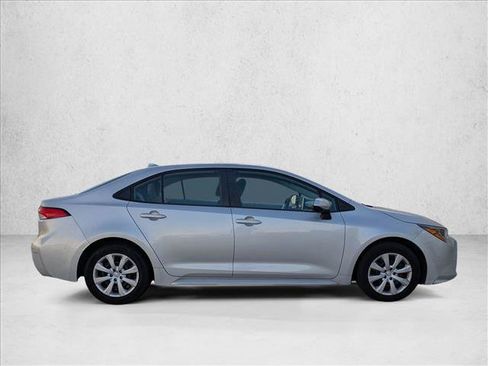 Used 2020 Toyota Corolla LE image 4