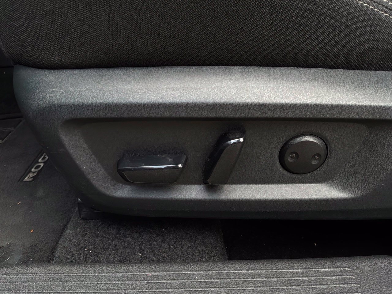Used 2025 Nissan Rogue SV FWD image 11