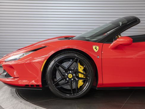 Used 2021 Ferrari F8 Tributo RWD image 14