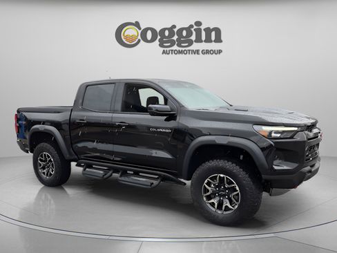 Used 2026 Chevrolet Colorado ZR2 w/ Technology Package AWD/4WD image 7