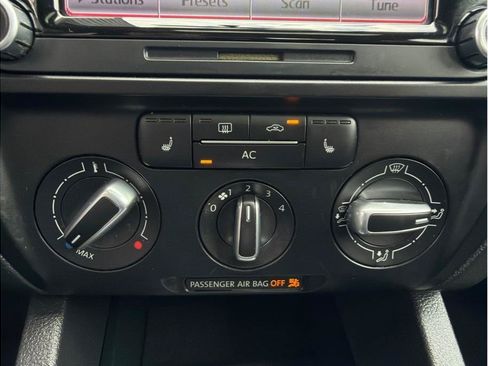 Used 2012 Volkswagen Jetta SE FWD image 18