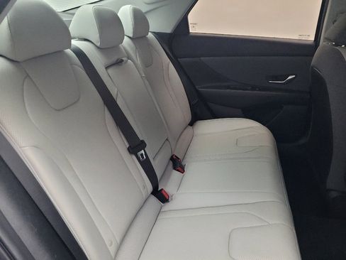 Used 2023 Hyundai Elantra Limited image 19