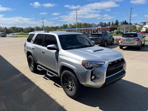 Used 2018 Toyota 4Runner TRD Off-Road w/ TRD Performance Package AWD/4WD image 6
