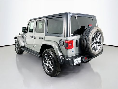 Used 2021 Jeep Wrangler Unlimited Sahara image 5