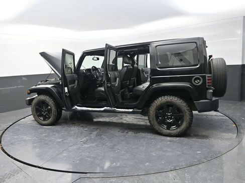 Used 2015 Jeep Wrangler Unlimited Sahara image 39