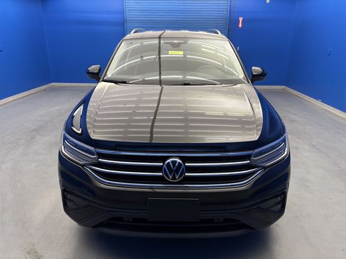 Certified 2023 Volkswagen Tiguan SE FWD image 3
