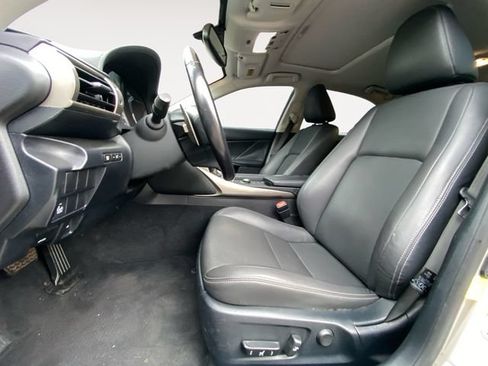Used 2015 Lexus IS 250 RWD image 9