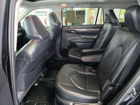 Used 2021 Toyota Highlander Platinum AWD/4WD image 40