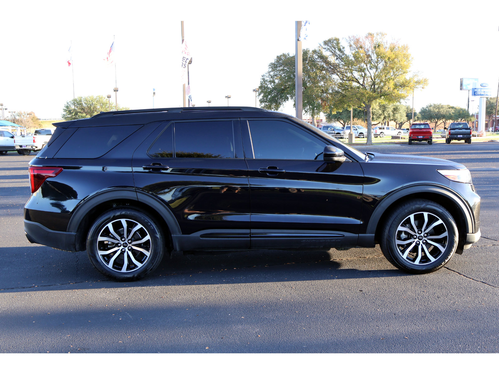 Used 2022 Ford Explorer ST RWD image 11