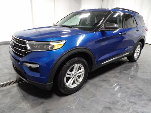 Used 2021 Ford Explorer XLT w/ Equipment Group 202A AWD/4WD image 4