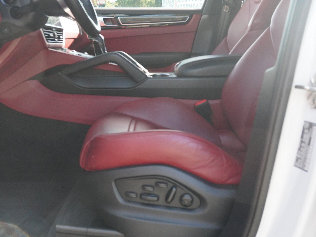 Used 2022 Porsche Cayenne GTS w/ Premium Package Plus AWD/4WD image 30