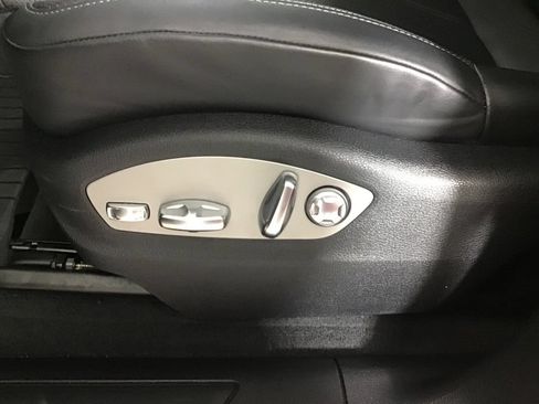 Certified 2023 Porsche Macan Turbo AWD/4WD image 33