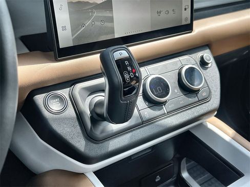 Used 2025 Land Rover Defender 130 S image 28
