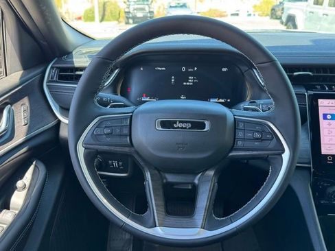 New 2025 Jeep Grand Cherokee L Limited w/ Black Appearance Package image 17