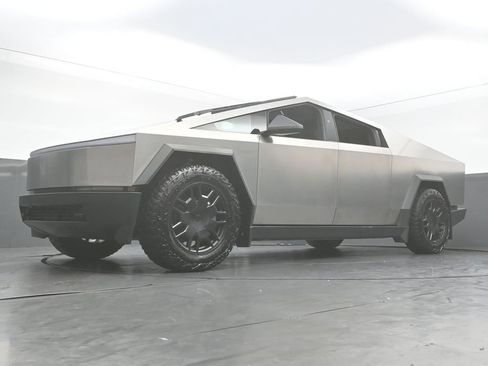 Used 2024 Tesla Cybertruck AWD Crew Cab image 46