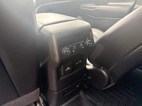 Used 2020 GMC Acadia SLT w/ Driver Alert Package II FWD image 19