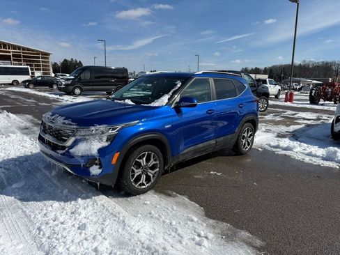 Used 2022 Kia Seltos EX image 3