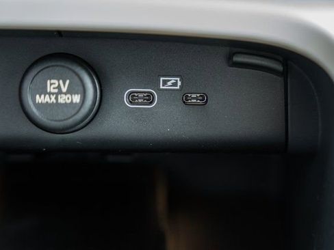 Used 2026 Volvo XC40 B5 Ultra w/ Protection Package Premier image 24