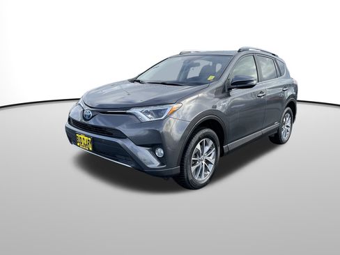 Used 2017 Toyota RAV4 XLE w/ Convenience Package image 10