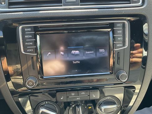 Used 2016 Volkswagen Jetta Sport FWD image 18