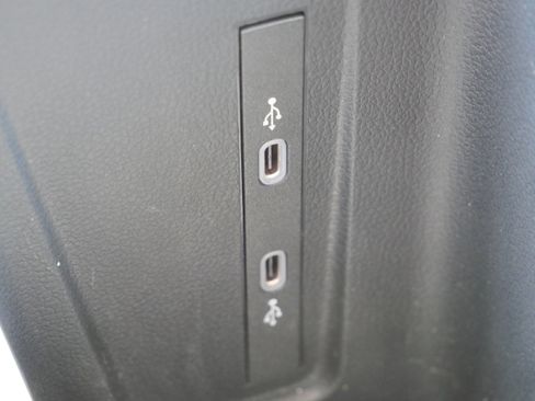 Certified 2025 Volkswagen Tiguan SE AWD/4WD image 29