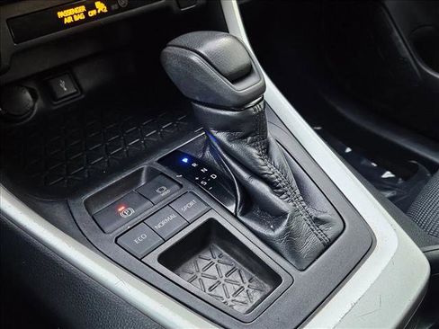 Used 2020 Toyota RAV4 LE image 12