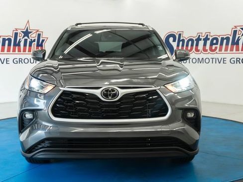 Used 2023 Toyota Highlander XLE FWD image 35
