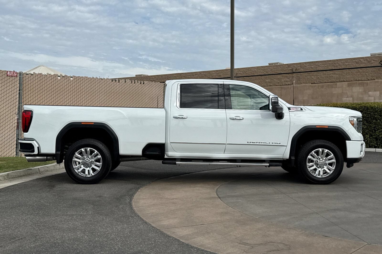 Certified 2020 GMC Sierra 2500 Denali w/ Denali Ultimate Package AWD/4WD image 3