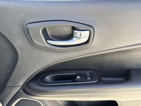 Used 2019 Jeep Compass Latitude FWD image 14