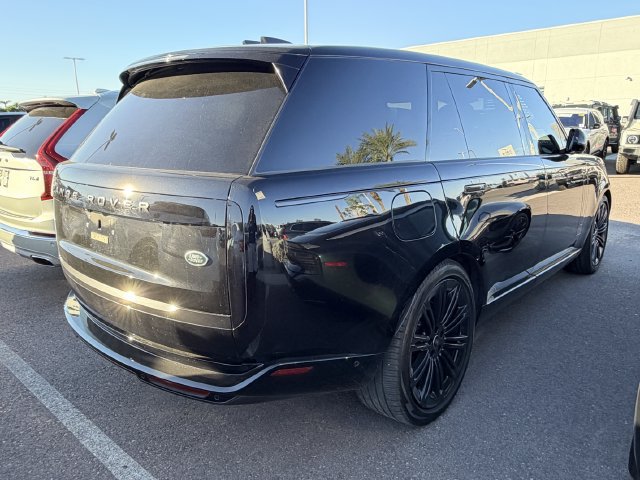 Used 2023 Land Rover Range Rover Long Wheelbase SE AWD/4WD image 3