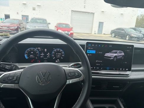 Used 2025 Volkswagen Tiguan S image 22