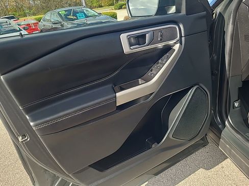 Used 2022 Ford Explorer XLT w/ Equipment Group 202A image 11